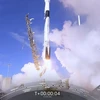 Tên lửa Falcon 9 mang theo 60 vệ tinh nhỏ rời bệ phóng ở căn cứ không quân Mũi Canaveral, bang Florida, Mỹ ngày 11/11 vừa qua. (Ảnh: AFP/TTXVN)
