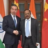 Cố vấn An ninh Quốc gia Ajit Doval và Ngoại trưởng Trung Quốc Vương Nghị tại New Delhi, ngày 21/12. (Nguồn: Twitter)