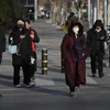 Người dân đeo khẩu trang để phòng tránh sự lây lan của virus corona tại Bắc Kinh, Trung Quốc, ngày 21/1. (Ảnh: AFP/TTXVN)