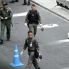 Cảnh sát điều tra tại hiện trường vụ nổ ở Bangkok, Thái Lan. (Ảnh: AFP/TTXVN)