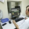 Một ca chẩn đoán hình ảnh các bệnh lý sỏi tiết niệu theo chương trình khám miễn phí tại bệnh viện Hữu nghị Việt Đức. (Ảnh: Dương Ngọc/TTXVN)