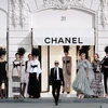 Một buổi trình diễn thời trang Xuân Hè của hãng Chanel ở thủ đô Paris, Pháp. (Ảnh: AFP/TTXVN)