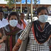 Người dân đeo khẩu trang phòng lây nhiễm COVID-19 tại Bangalore, Ấn Độ, ngày 11/3 vừa qua. (Ảnh: THX/TTXVN)
