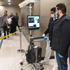 Máy quét thân nhiệt được sử dụng để kiểm tra thân nhiệt của hành khách tại sân bay quốc tế Kuwait ở Kuwait City ngày 29/1 vừa qua. (Ảnh: AFP/TTXVN)