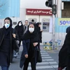 Người dân Iran đeo khẩu trang phòng chống dịch COVID-19 ở Tehran. (Ảnh: AFP/TTXVN)