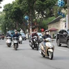 Phương tiện giao thông di chuyển nhiều trên đường Bà Triệu. (Ảnh: Thanh Tùng/TTXVN)