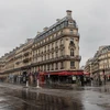 Cảnh vắng vẻ trên đường phố tại Paris, Pháp ngày 6/4 vừa qua trong bối cảnh dịch COVID-19 lan rộng. (Ảnh: THX/TTXVN)