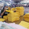 Sản xuất khăn các loại xuất khẩu sang thị trường Nhật Bản. (Ảnh: Trần Việt/TTXVN)