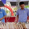 Độc giả tham gia Hội chợ Sách xuyên Việt 2020. (Ảnh: Mai Trang/TTXVN)