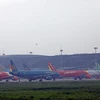 Máy bay của các hãng xếp hàng tại sân bay Nội Bài. (Ảnh: Huy Hùng/TTXVN)