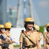 Nữ chiến sỹ Cảnh sát giao thông dẫn đoàn của PC08 Công an Thành phố Hồ Chí Minh. (Ảnh: Thành Chung/TTXVN)