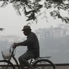 Chất lượng không khí kém gây nguy hại cho sức khỏe, đặc biệt là nhóm người nhạy cảm như trẻ em, người già. (Ảnh: Thành Đạt/TTXVN)