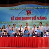 Các thủ khoa ghi danh sổ vàng năm 2020. (Ảnh: Linh Anh/TTXVN)