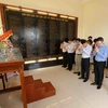 [Photo] Dâng hương tưởng niệm các liệt sỹ nhà báo của TTXVN 