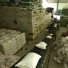 Chuẩn bị nguồn hàng gạo xuất khẩu tại Công ty Lương thực sông Hậu thuộc Tổng công ty Lương thực miền Nam. (Ảnh: TTXVN)