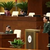 Bộ trưởng Bộ Quốc phòng Ngô Xuân Lịch, thừa ủy quyền của Thủ tướng Chính phủ trình bày Tờ trình về dự thảo Nghị quyết về tham gia lực lượng gìn giữ hòa bình của Liên hợp quốc. (Ảnh: Dương Giang/TTXVN)