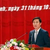 Ông Nguyễn Tường Văn, Chủ tịch UBND tỉnh Quảng Ninh nhiệm kỳ 2016-2021 phát biểu nhận nhiệm vụ. (Ảnh: Đức Hiếu/TTXVN)