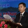 Phó Giám đốc Sở Du lịch tỉnh Quảng Ninh Lê Minh Tân phát biểu tại chương trình. (Ảnh: Hoàng Hùng/TTXVN )