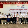 Lễ khen thưởng của Thành Đoàn Thành phố Hồ Chí Minh cho các sinh viên Lào, Campuchia tiêu biểu. (Ảnh: Hồng Giang/TTXVN)