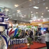 Khách tham quan Hội chợ du lịch quốc tế - VITM Hà Nội 2020. (Ảnh: PV/Vietnam+)