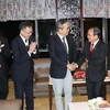 Bí thư Tinh ủy Bình Dương Trần Văn Nam với Ngài Yamada Takio, Đại sứ Nhật Bản tại Việt Nam. (Ảnh: Chí Tưởng/TTXVN)