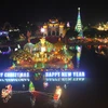 Giáo dân tập trung đông đảo đến lễ nhà thờ trong đêm Noel 2020. (Ảnh: Xuân Khu/TTXVN)