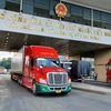 Các xe container chờ làm thủ tục xuất nhập khẩu tại cửa khẩu quốc tế đường bộ số II Kim Thành, tỉnh Lào Cai. (Ảnh: Quốc Khánh/TTXVN)