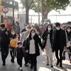 Người dân đeo khẩu trang phòng dịch COVID-19 tại Hong Kong, Trung Quốc ngày 1/1/2021. (Ảnh: THX/TTXVN)