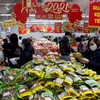 Người dân mua sắm tại siêu thị Big C. (Ảnh: Trần Việt/TTXVN)