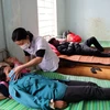 Các bệnh nhân vẫn đang được điều trị tại Trung tâm Y tế huyện Kon PLong. (Ảnh: Cao Nguyên/TTXVN)