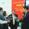 Ông Hà Sỹ Đồng, Phó Chủ tịch Thường trực Ủy ban Nhân dân tỉnh Quảng Trị trả lời phỏng vấn của phóng viên các cơ quan thông tấn, báo chí. (Ảnh: TTXVN)