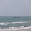 Tàu vận tải Bạch Đằng bị chìm trong vùng biển Mũi Né, tỉnh Bình Thuận. (Ảnh: Nguyễn Thanh/TTXVN)