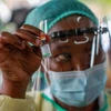 Tiêm vaccine ngừa COVID-19 ở châu Phi. (Nguồn: Getty Images)