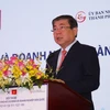 Chủ tịch Ủy ban Nhân dân Thành phố Hồ Chí Minh Nguyễn Thành Phong phát biểu tại buổi đối thoại. (Ảnh: Xuân Anh/TTXVN)