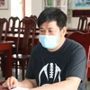 Bị can Nguyễn Hồng Đại chống người thi hành công vụ ở Chốt chống dịch COVID-19 ra đầu thú. (Ảnh: TTXVN phát)