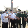Thứ trưởng Bộ Y tế Đỗ Xuân Tuyên và đoàn công tác kiểm tra công tác phòng, chống dịch COVID-19 tại Cửa khẩu quốc tế Mộc Bài, tỉnh Tây Ninh. (Ảnh: Thanh Tân/TTXVN)