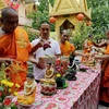 Lễ Chol Chnam Thmay là lễ Tết lớn nhất của người Khmer, diễn ra 3 ngày liên tiếp tính theo lịch cổ truyền của dân tộc Khmer tức là vào đầu tháng Chét của người Khmer. (Ảnh: Thế Anh/TTXVN)