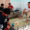 Các bệnh nhân đang được điều trị tại Trung tâm y tế huyện Nam Trà My. (Ảnh: Trịnh Bang Nhiệm/TTXVN)