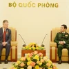 Thượng tướng Phan Văn Giang trao đổi với Đại sứ Kritenbrink. (Nguồn: qdnd)