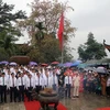 Thay mặt đồng bào cả nước, lãnh đạo tỉnh Phú Thọ và đại diện các cấp chính quyền, đoàn thể đã thành kính dâng hương tưởng nhớ Tổ Mẫu Âu Cơ. (Ảnh : Trung Kiên/TTXVN)