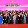 Lãnh đạo Đảng, Nhà Nước cùng các nữ đại biểu Quốc hội khóa XIV. (Ảnh: Trọng Đức/TTXVN)
