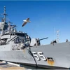 Tàu HMAS Ballarat là một trong hai tàu chiến được cử đến để hỗ trợ tìm kiếm tàu mất tích của Indonesia. (Nguồn: abc.net)