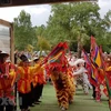 Điệu múa lân khai mạc Festival văn hóa Việt Nam lần thứ nhất tại Lyon. (Ảnh: Linh Hương/TTXVN)