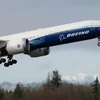 Một chiếc máy bay Boeing 777X cất cánh trong chuyến bay thử nghiệm đầu tiên từ nhà máy của công ty ở Everett, Washington, Hoa Kỳ vào ngày 25/1/2020. (Nguồn: usnews)