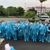 Đoàn sinh viên Trường Đại học Y khoa Phạm Ngọc Thạch trước khi nhận nhiệm vụ tại các điểm phòng, chống dịch COVID-19. (Ảnh: Hồng Giang/TTXVN)