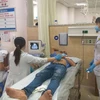 Bác sỹ siêu âm cho bệnh nhân tại Bệnh viện đa khoa Đồng Nai. (Ảnh: Lê Xuân/TTXVN)