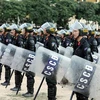 Lực lượng Cảnh sát cơ động sẵn sàng làm nhiệm vụ đảm bảo an ninh trật tự. (Ảnh: Phạm Kiên/TTXVN)