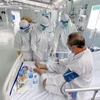 Đội ngũ y bác sỹ bệnh viện Việt Đức tận tâm ngày đêm điều trị cho bệnh nhân COVID-19 tại Trung tâm. (Ảnh: TTXVN phát)
