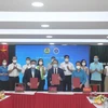 Đại diện Công đoàn Y tế Việt Nam, Tạp chí Lao động và Công đoàn, Tổng Công ty Hàng không Việt Nam ký kết thực hiện chương trình "Thảo thơm cơm nhà." (Nguồn: laodong) 