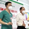 Ký kết hỗ trợ y tế giữa Trung tâm hồi sức tích cực người bệnh COVID-19 do Bệnh viện Bạch Mai điều hành và lãnh đạo Sở Y Thành phố Hồ Chí Minh. (Ảnh: Thu Hương/TTXVN)